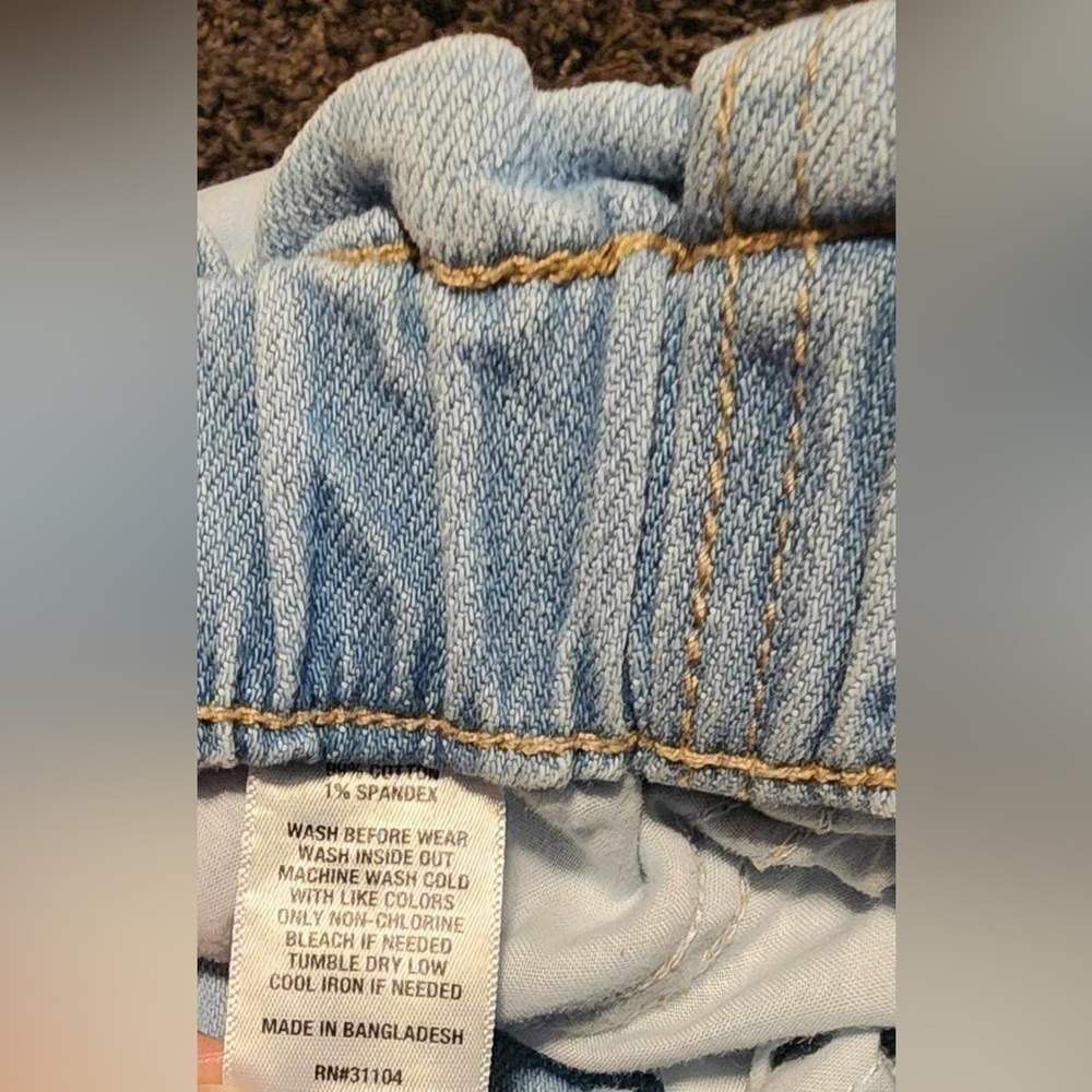 TRUE Craft Light Wash Some Distress Size 7 High Waisted Mom Jeans - Picture 4 of 12